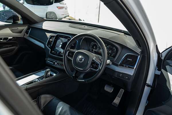 2022 Volvo XC90 B6 R-Design