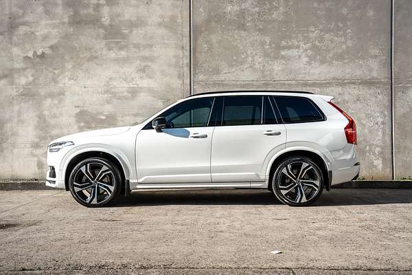 2022 Volvo XC90 B6 R-Design