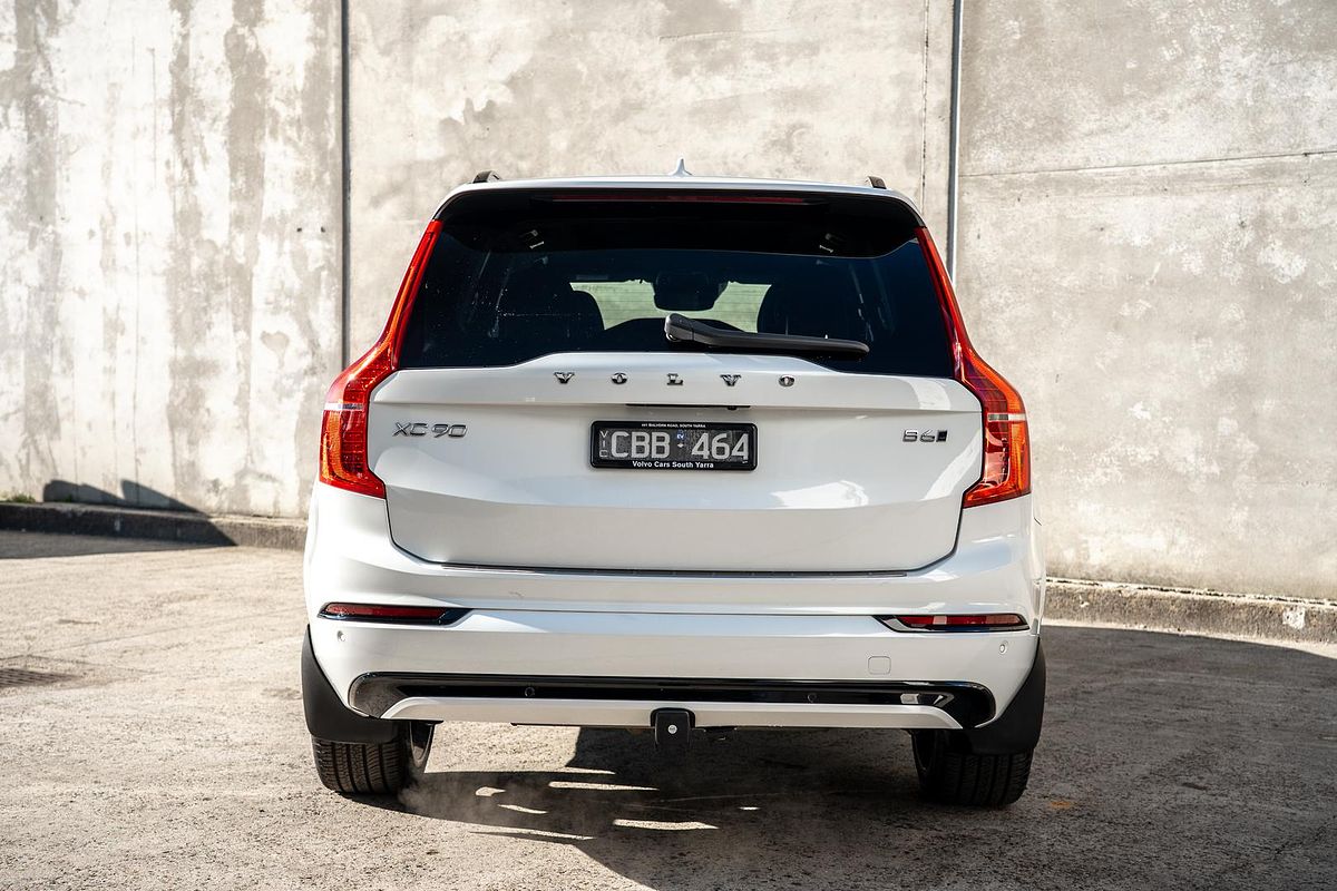 2022 Volvo XC90 B6 R-Design