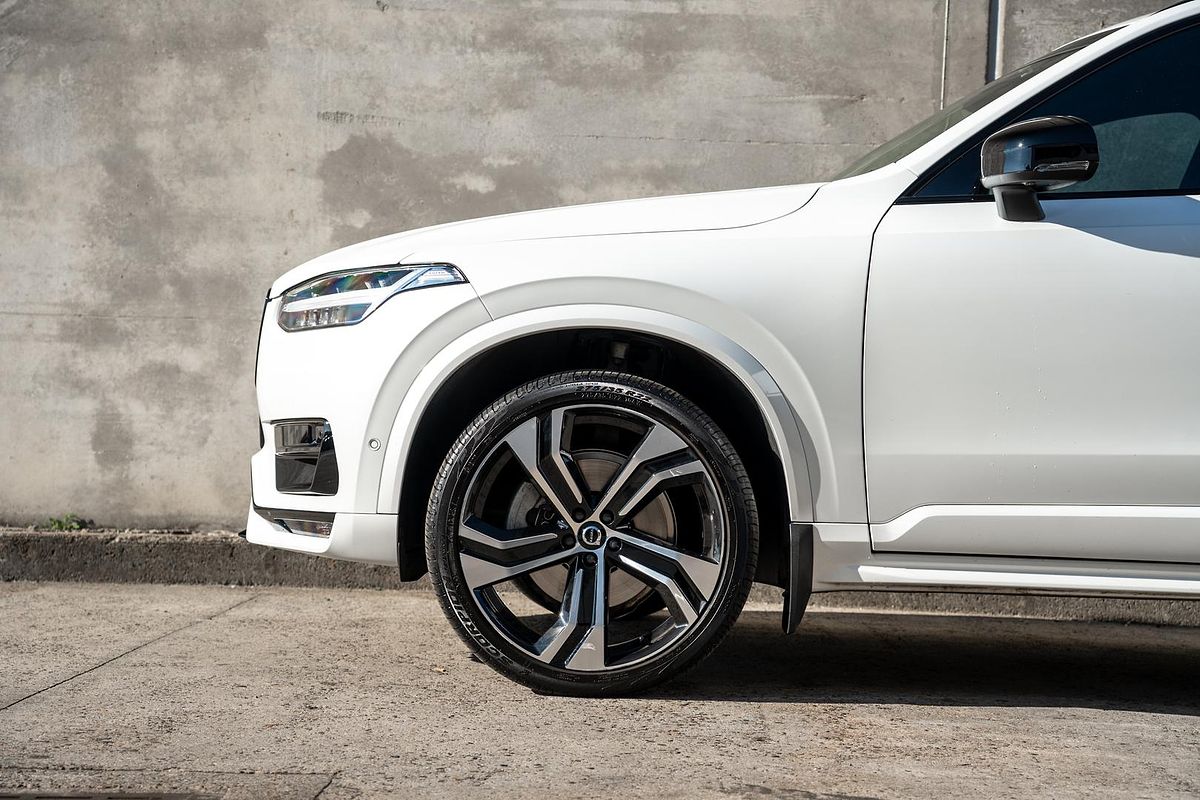 2022 Volvo XC90 B6 R-Design