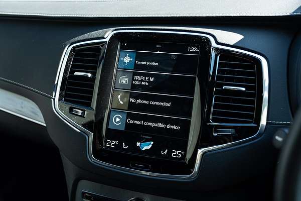 2022 Volvo XC90 B6 R-Design