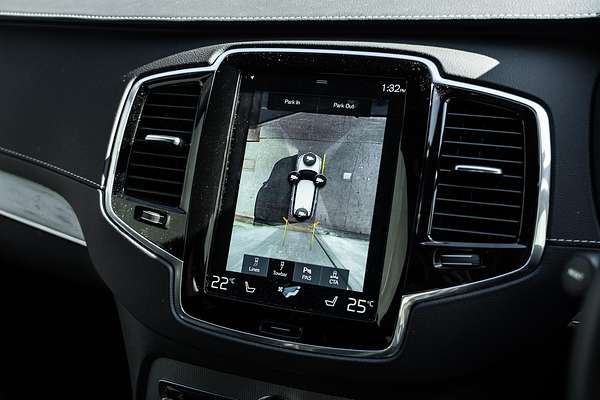2022 Volvo XC90 B6 R-Design