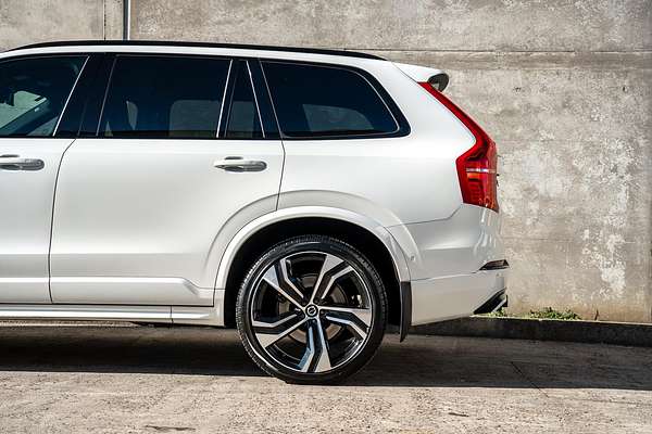 2022 Volvo XC90 B6 R-Design