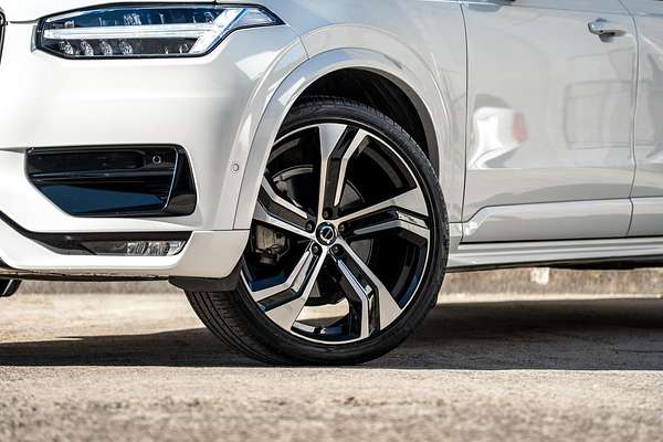 2022 Volvo XC90 B6 R-Design