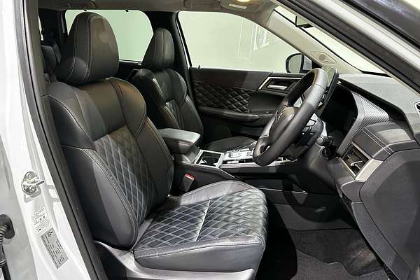 2023 Mitsubishi Outlander PHEV Exceed ZM