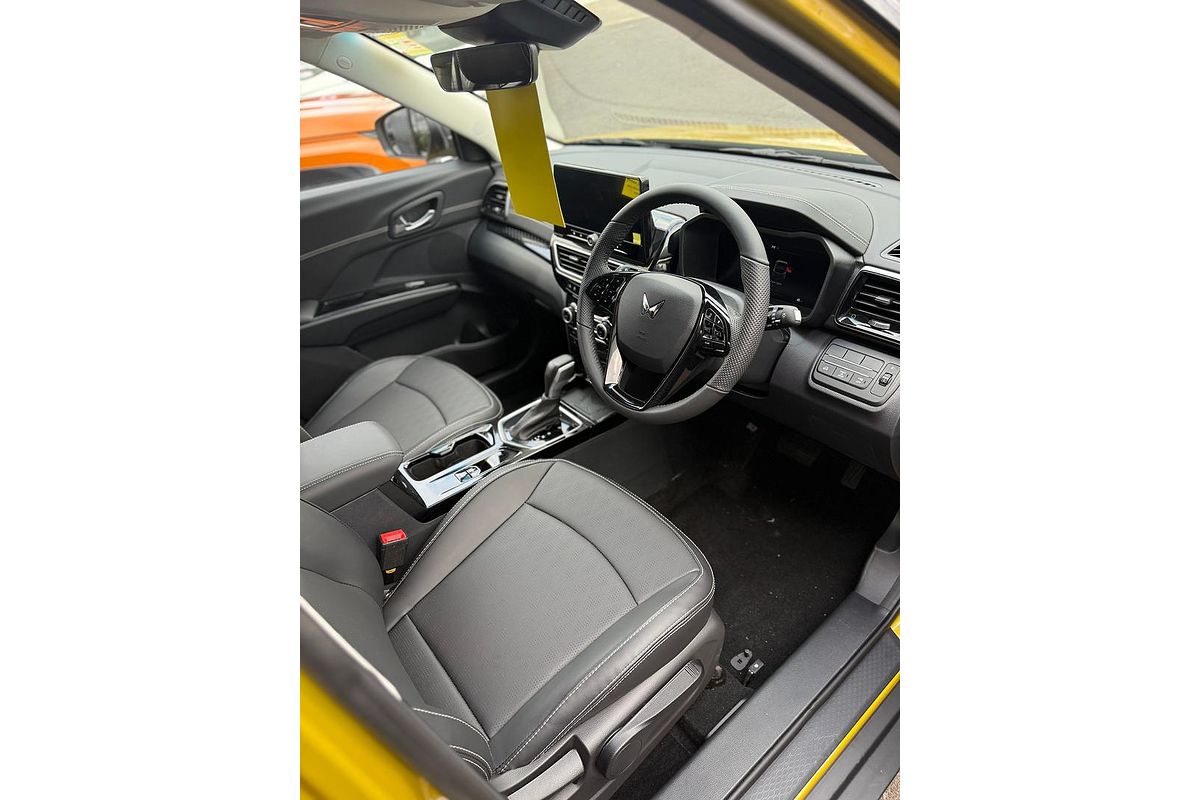 2025 Mahindra XUV3XO AX7L