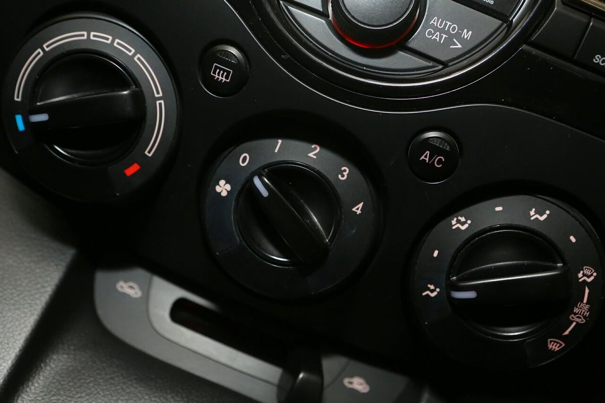 2013 Mazda 2 Neo DE Series 2