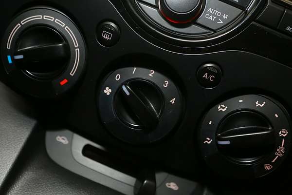 2013 Mazda 2 Neo DE Series 2