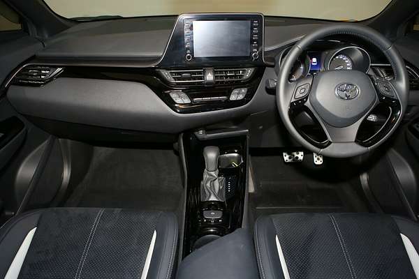 2023 Toyota C-HR GR Sport ZYX10R