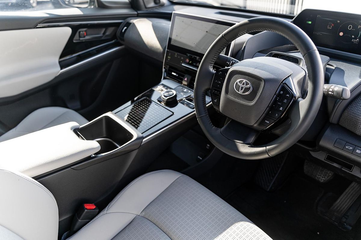 2024 Toyota bZ4X YEAM15R