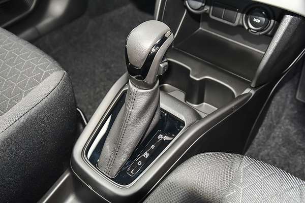 2025 Suzuki Swift Hybrid UZ