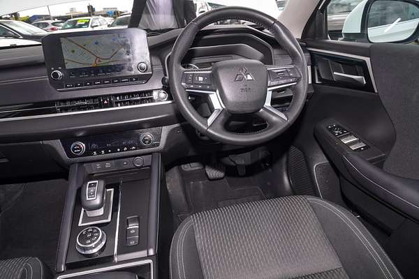 2022 Mitsubishi Outlander LS ZM