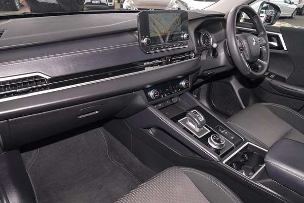 2022 Mitsubishi Outlander LS ZM