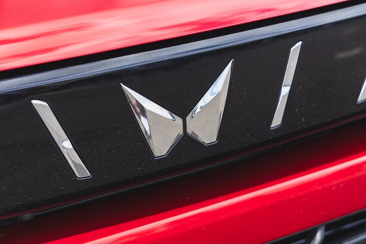 2025 Mahindra XUV3XO AX7L