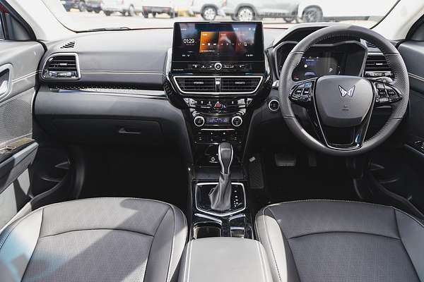 2025 Mahindra XUV3XO AX7L