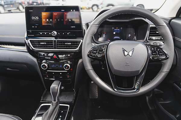 2025 Mahindra XUV3XO AX7L