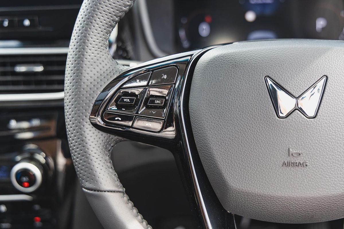 2025 Mahindra XUV3XO AX7L