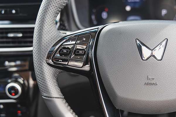 2025 Mahindra XUV3XO AX7L