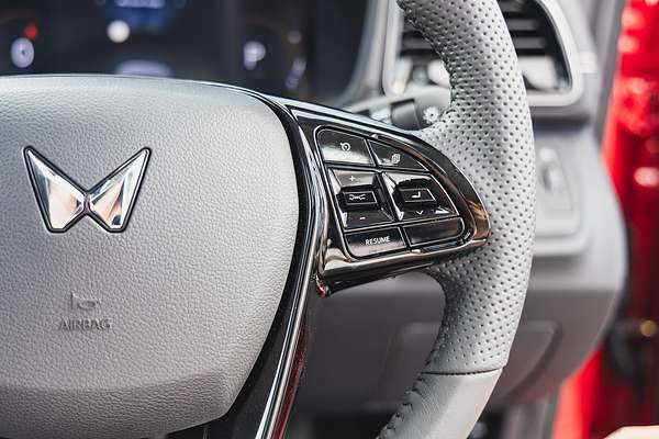 2025 Mahindra XUV3XO AX7L