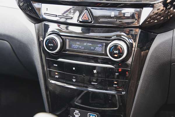 2025 Mahindra XUV3XO AX7L