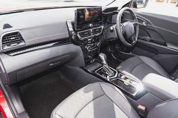 2025 Mahindra XUV3XO AX7L