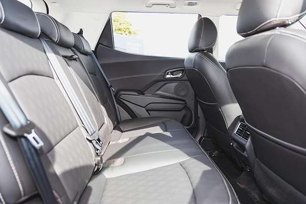 2025 Mahindra XUV3XO AX7L