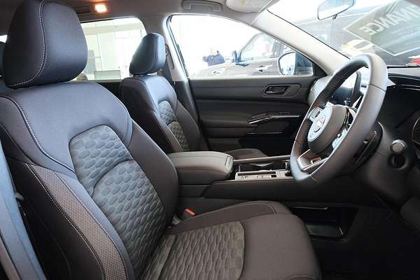 2024 Nissan Pathfinder ST-L R53