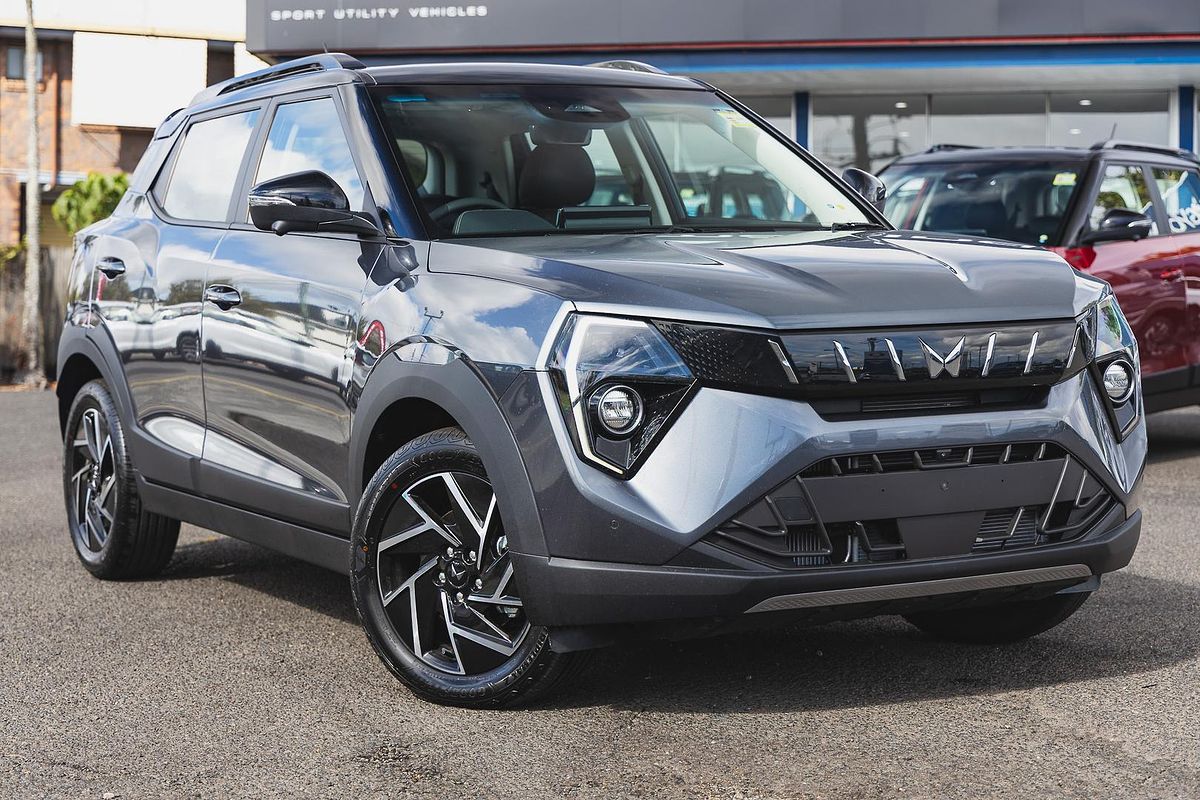 2025 Mahindra XUV3XO AX7L