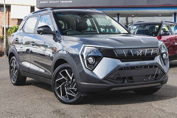 2025 Mahindra XUV3XO AX7L