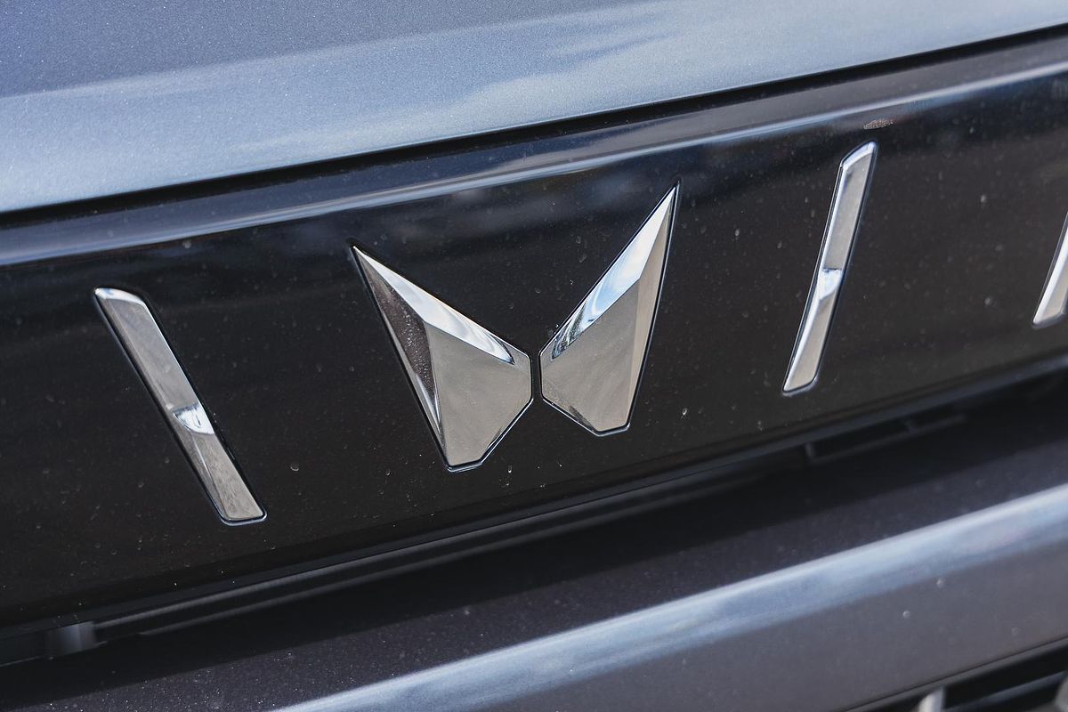 2025 Mahindra XUV3XO AX7L