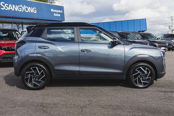 2025 Mahindra XUV3XO AX7L