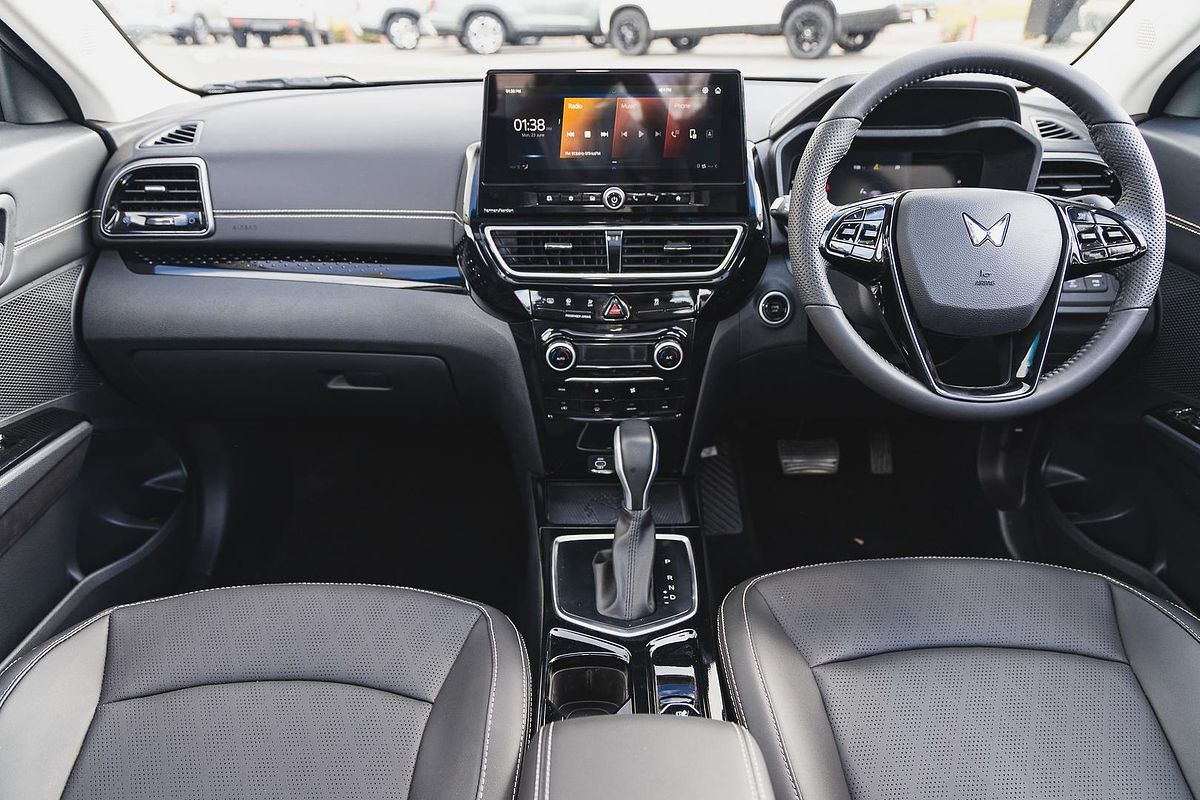 2025 Mahindra XUV3XO AX7L