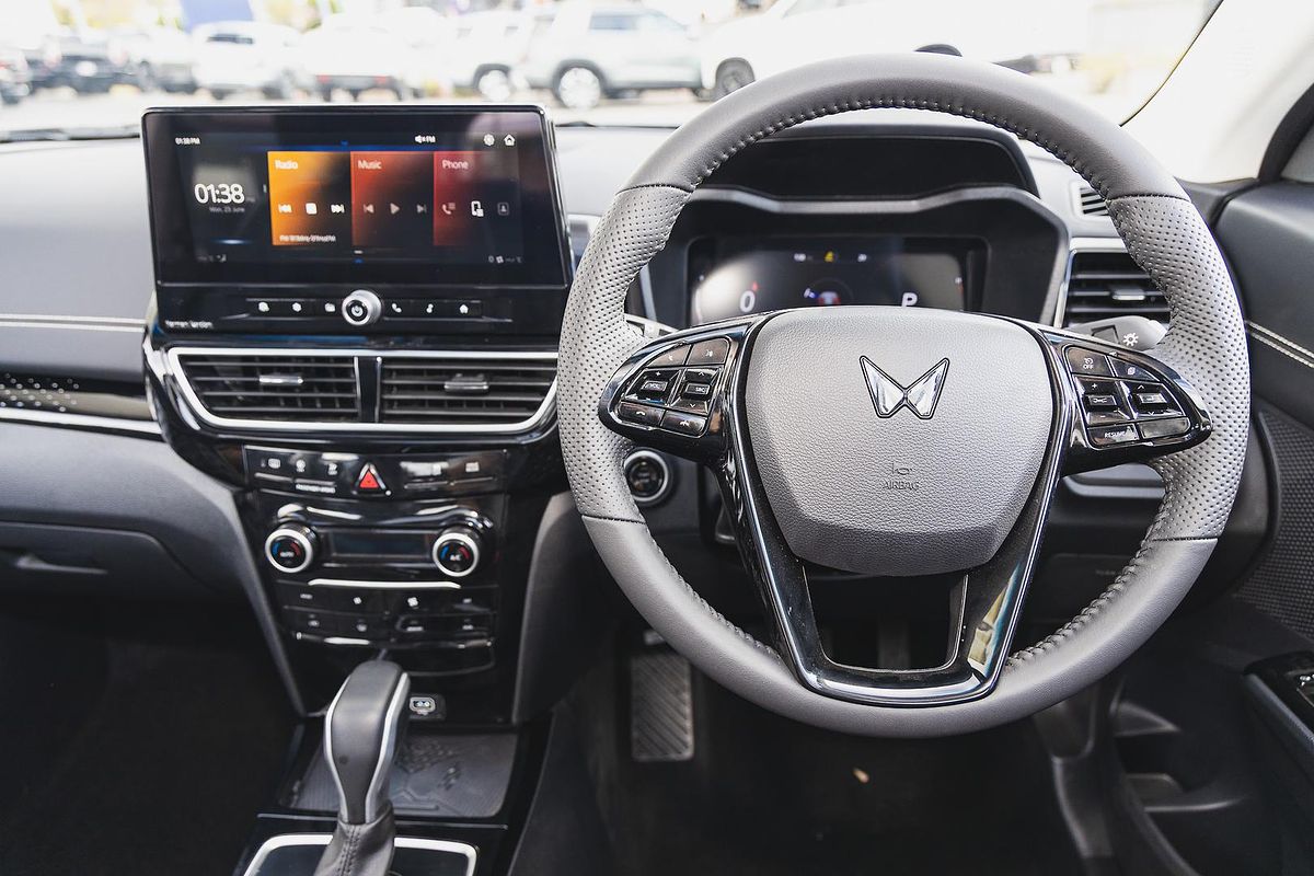 2025 Mahindra XUV3XO AX7L