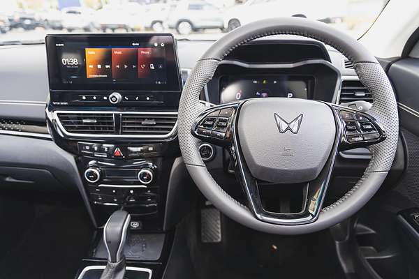 2025 Mahindra XUV3XO AX7L