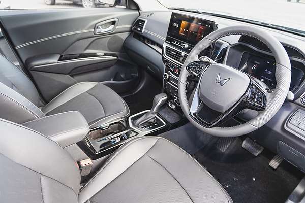 2025 Mahindra XUV3XO AX7L