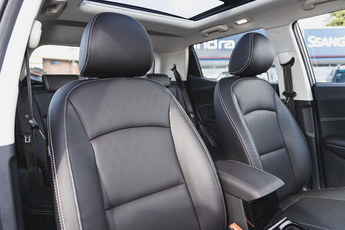 2025 Mahindra XUV3XO AX7L