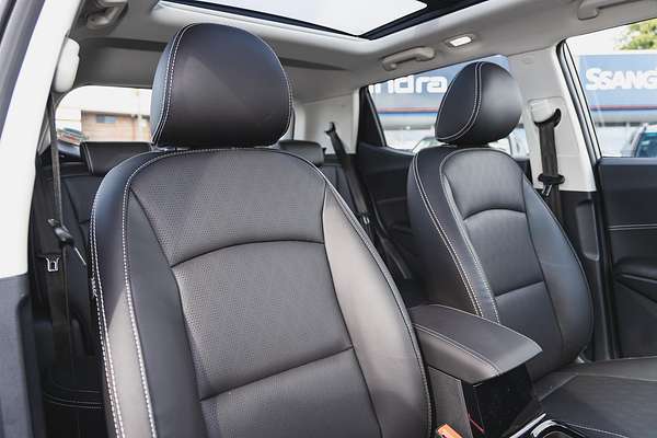 2025 Mahindra XUV3XO AX7L