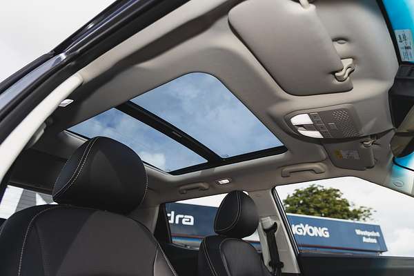 2025 Mahindra XUV3XO AX7L