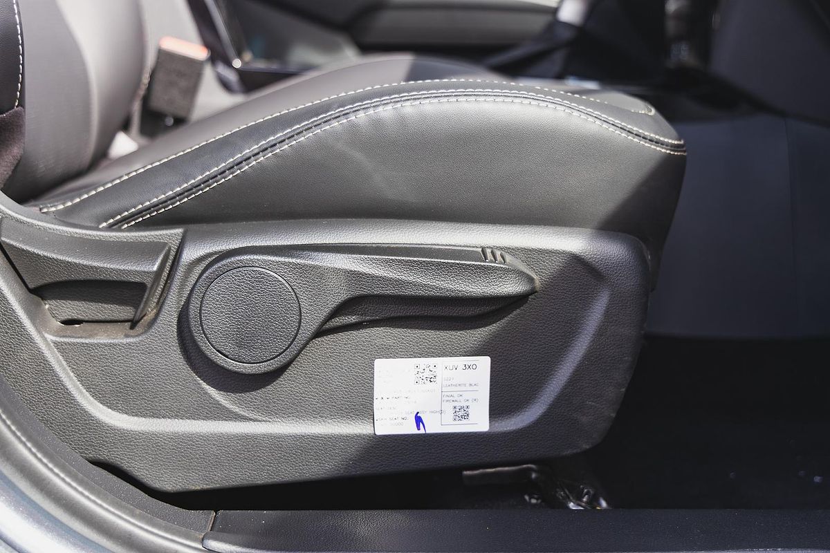 2025 Mahindra XUV3XO AX7L