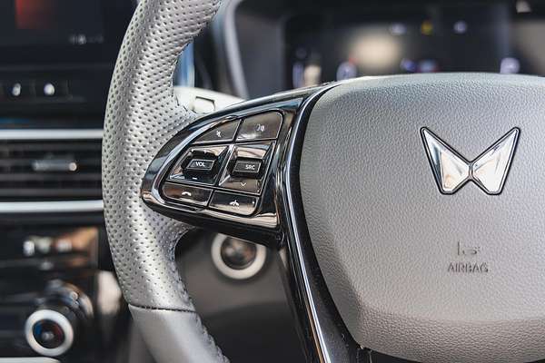 2025 Mahindra XUV3XO AX7L