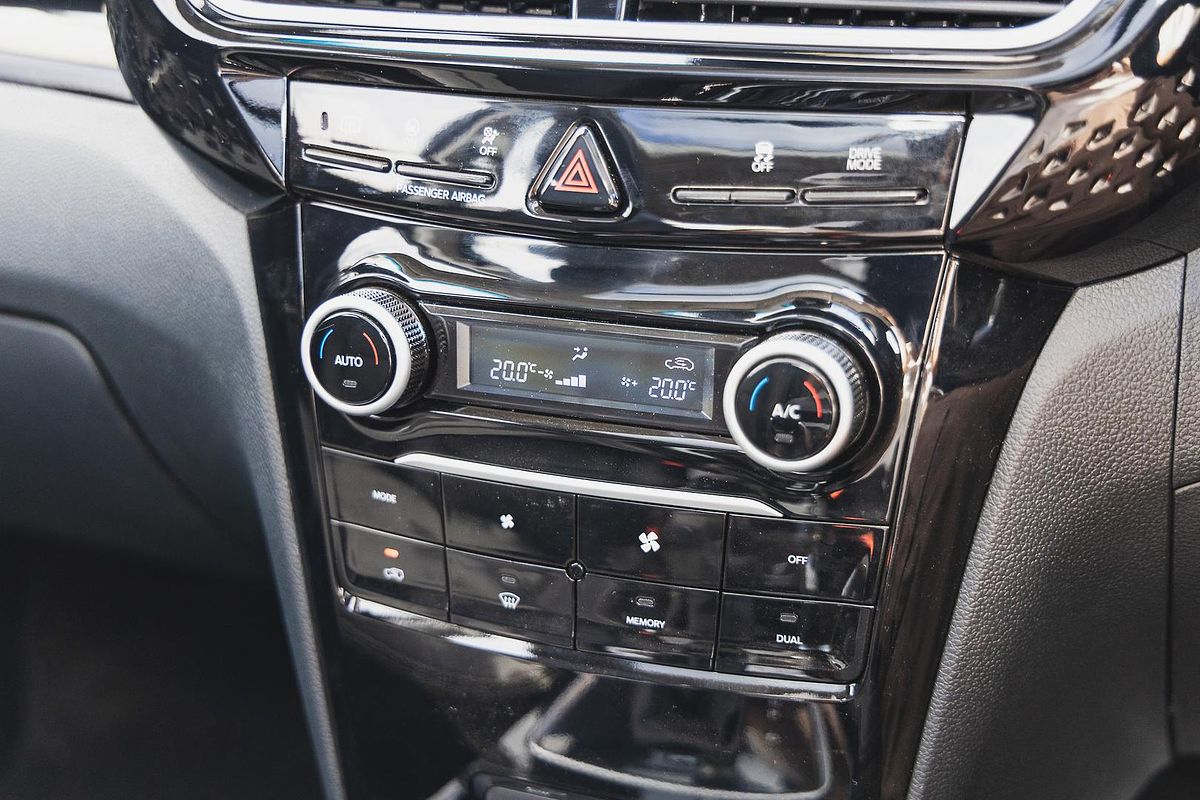 2025 Mahindra XUV3XO AX7L