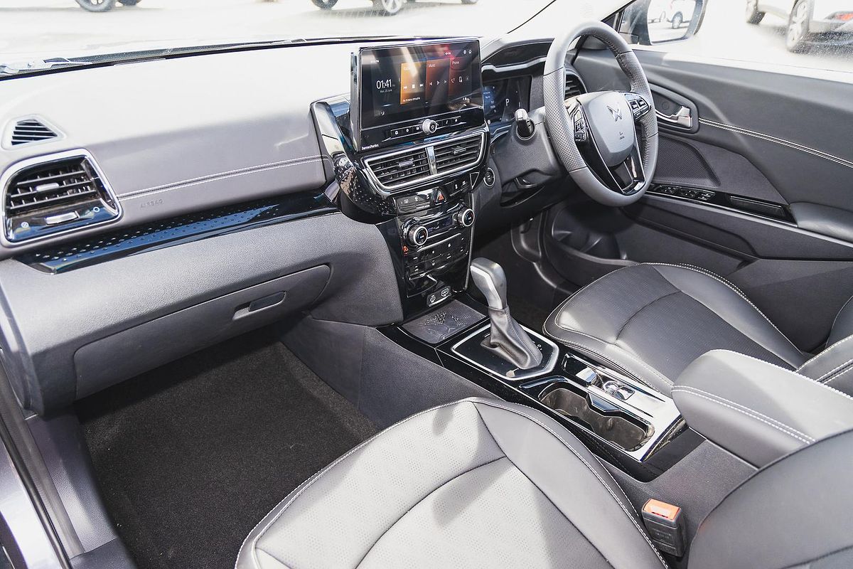 2025 Mahindra XUV3XO AX7L
