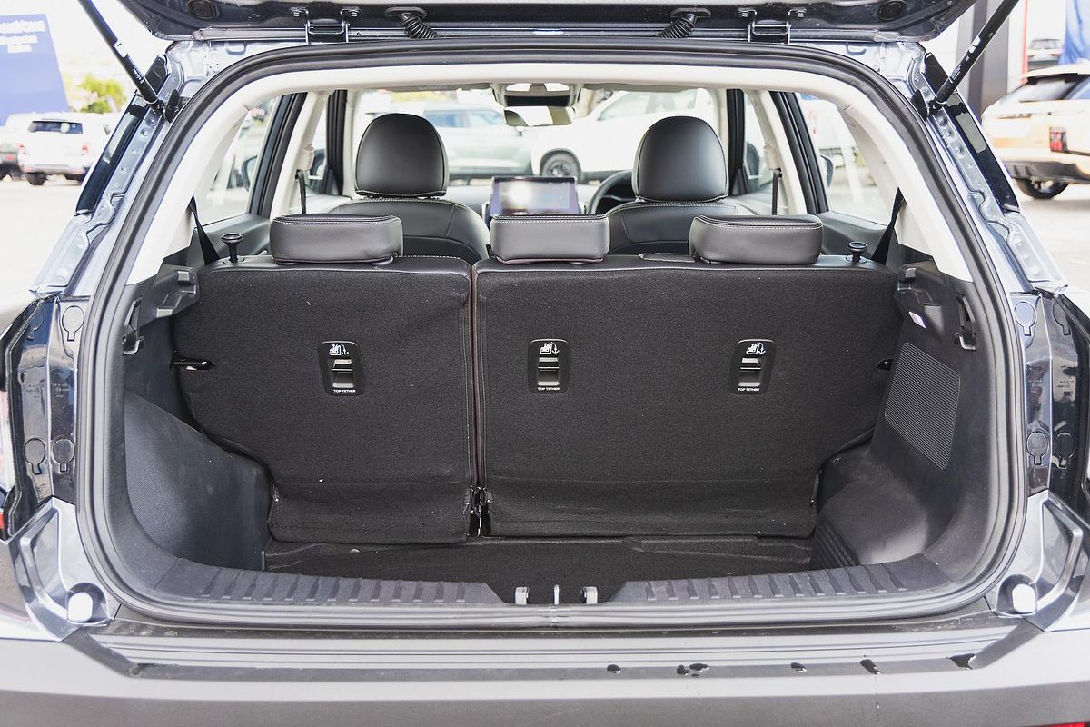 2025 Mahindra XUV3XO AX7L