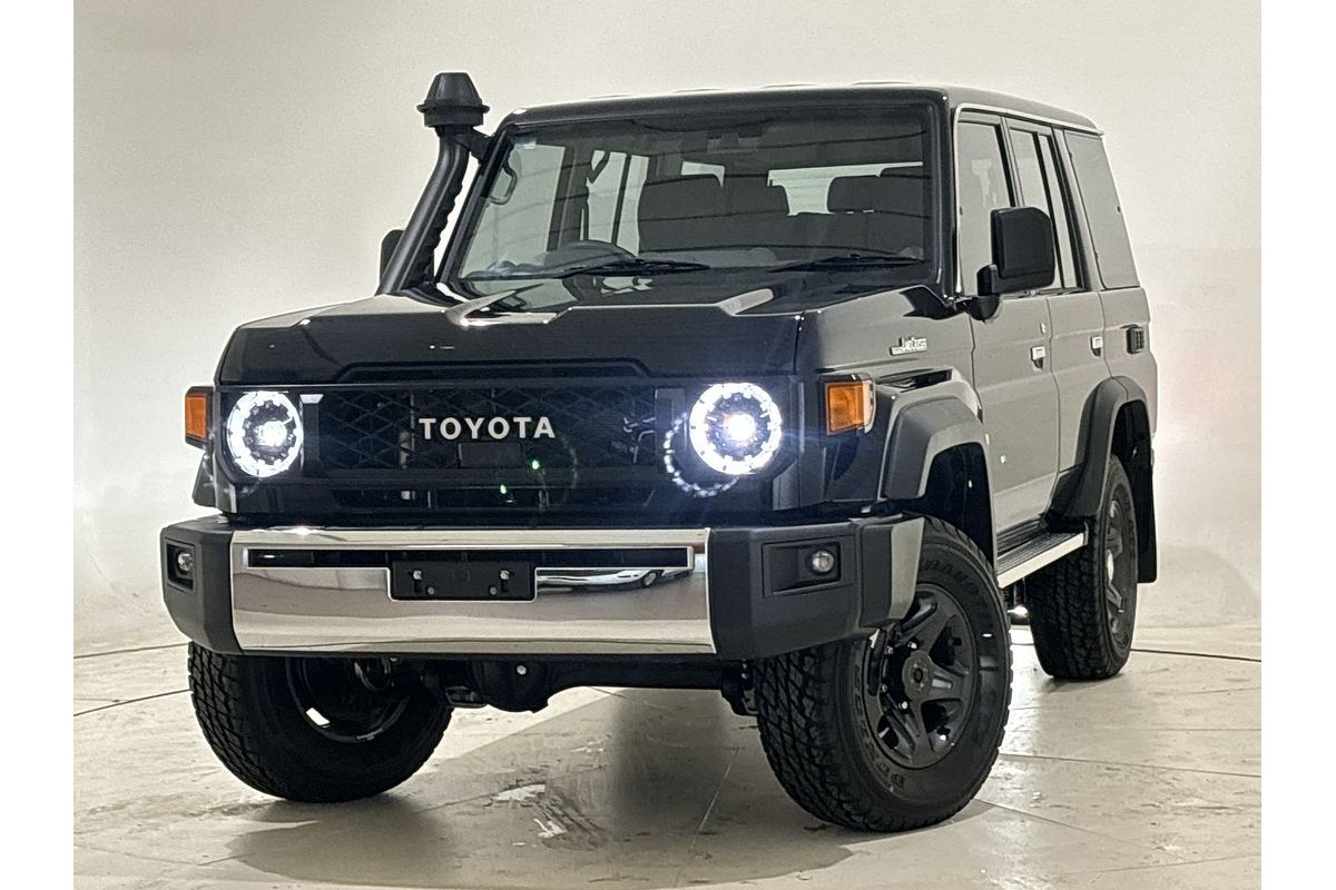 2025 Toyota Landcruiser GXL GDJL76R