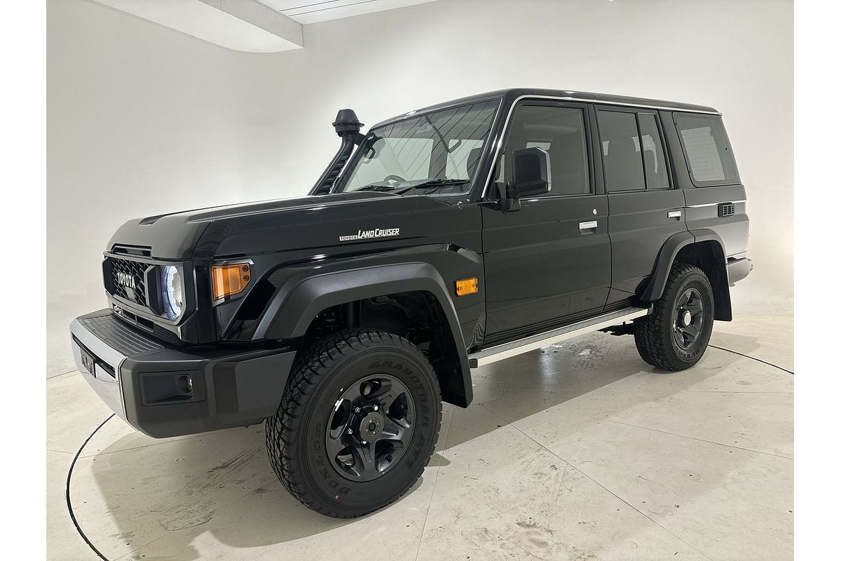 2025 Toyota Landcruiser GXL GDJL76R