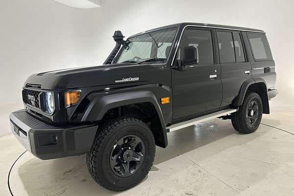 2025 Toyota Landcruiser GXL GDJL76R