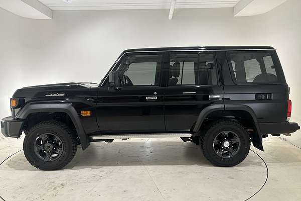 2025 Toyota Landcruiser GXL GDJL76R