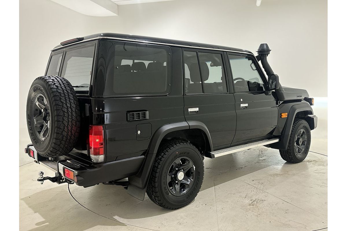 2025 Toyota Landcruiser GXL GDJL76R