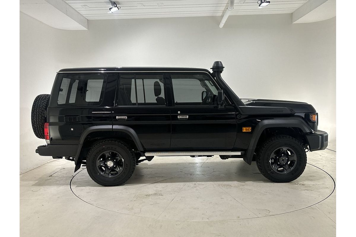 2025 Toyota Landcruiser GXL GDJL76R