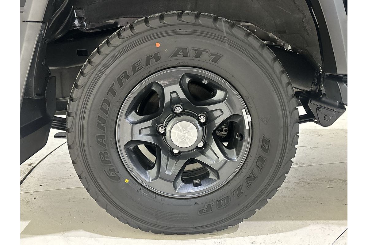 2025 Toyota Landcruiser GXL GDJL76R